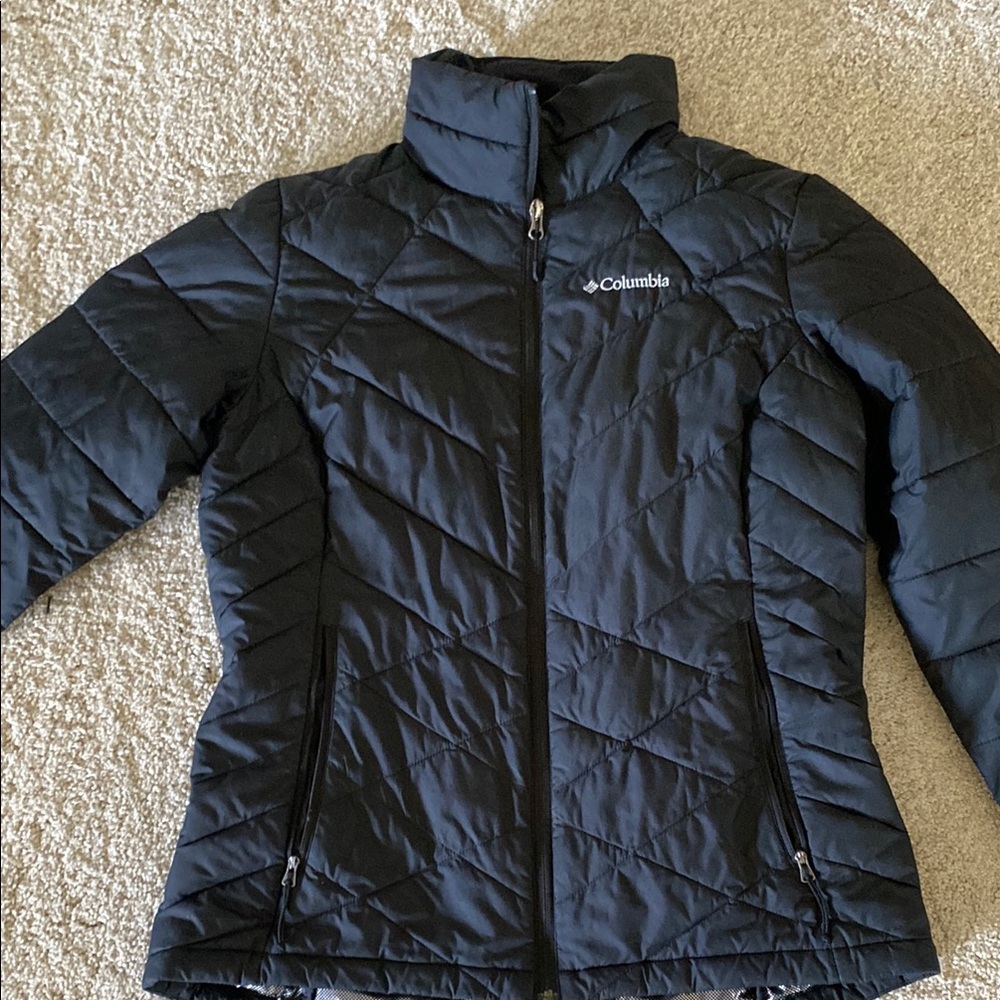 Columbia Black Quilted Puffer Coat with Fitted Silhouette